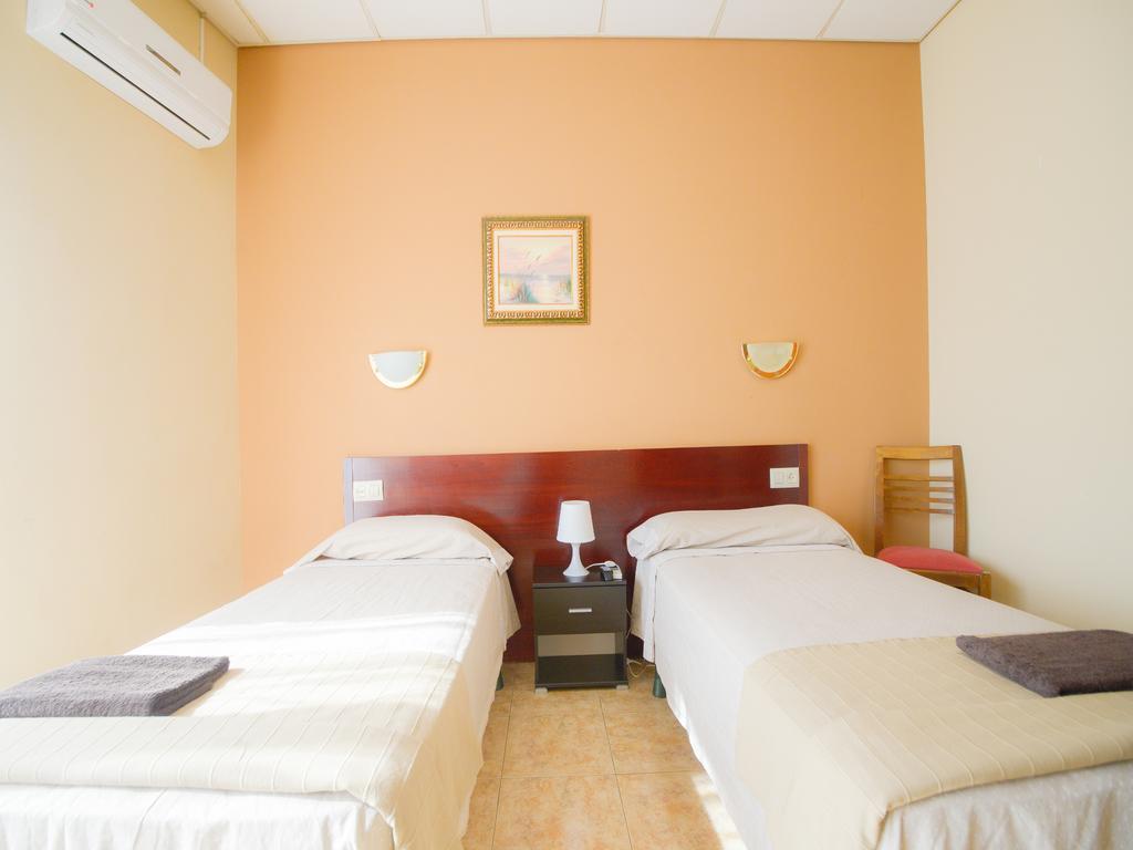 Hostal Torremirona Salt Kültér fotó